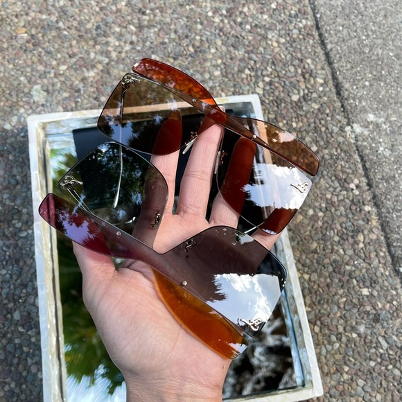 FENDI SUNGLASSES - Picture 7 of 11